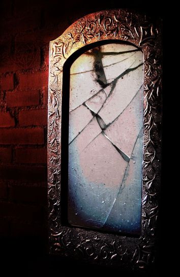 bd7c743aefb9c4d165e974661555313c--broken-mirror-old-mirrors